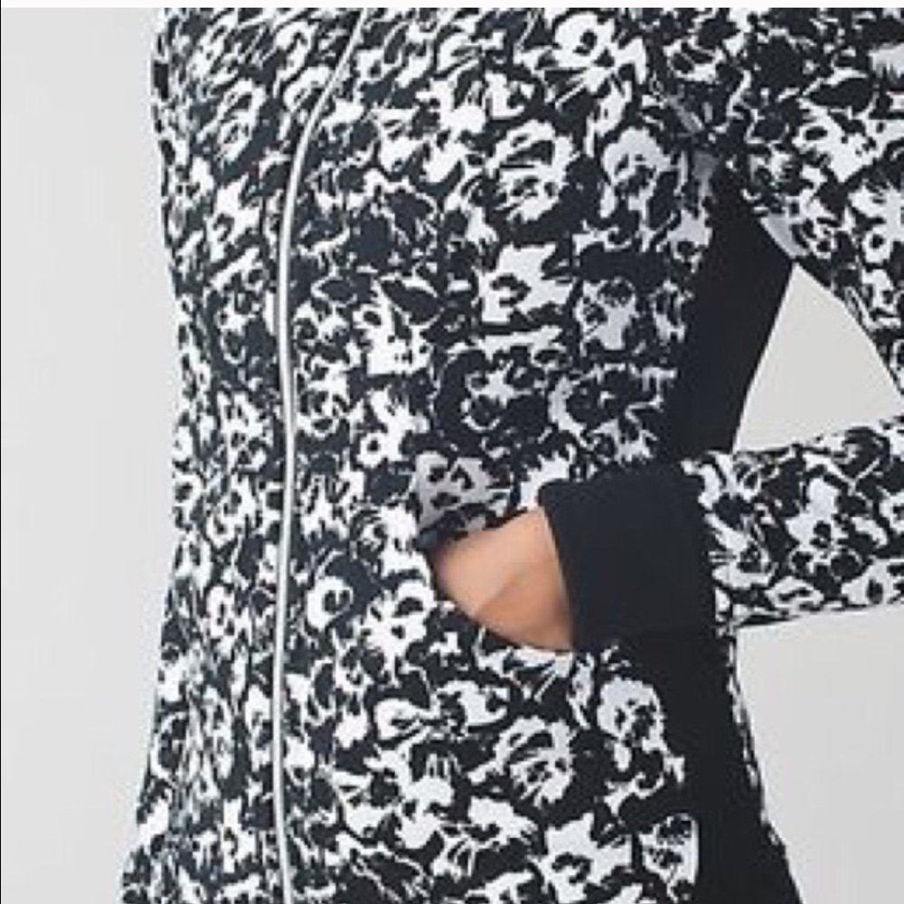 Final price ❤️Lululemon scuba hoodie III in black